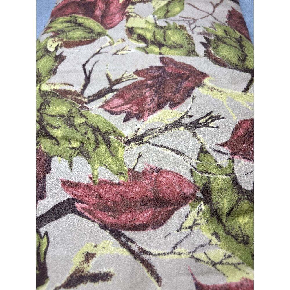 Vintage Floral Flannel Fabric 1/2 yard x 44" Green & Red Leaf Pattern Jo-Ann Sto